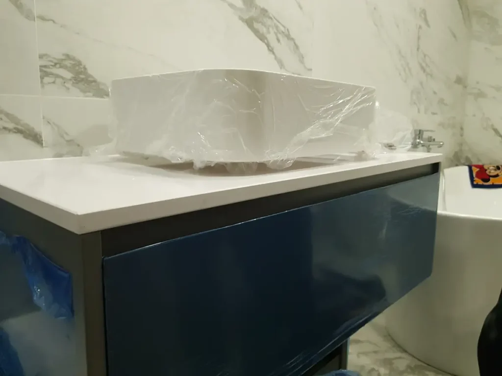 Mueble de baño con encimera de porcelanico