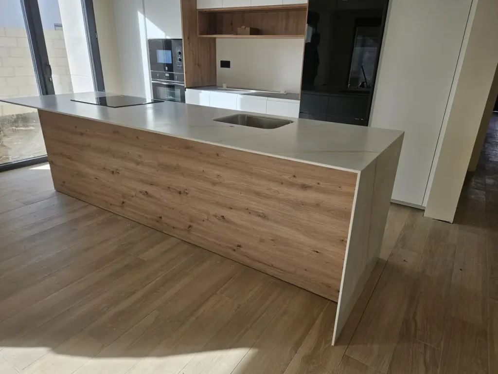 isla de porcelanico com frente